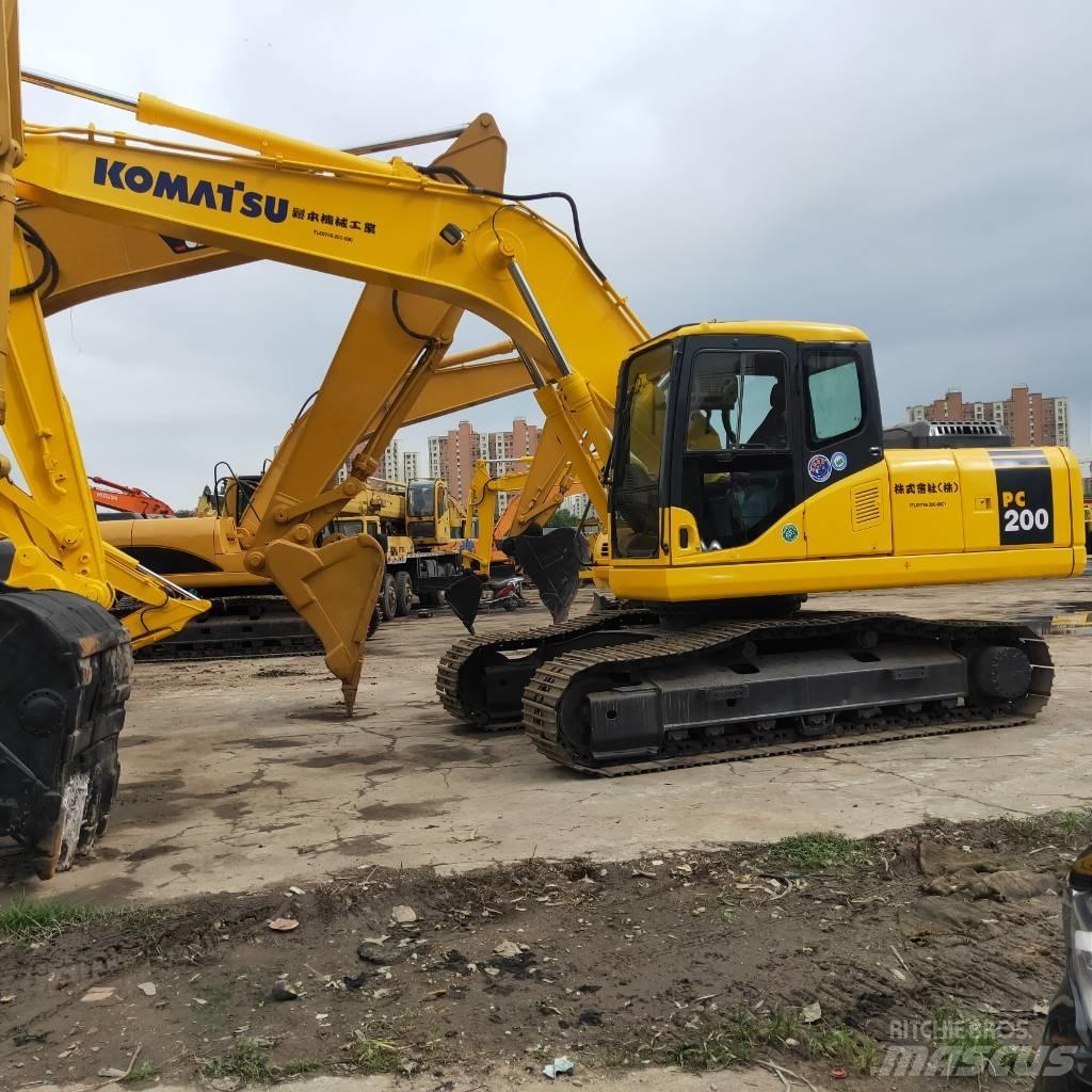 Komatsu PC200-7 Gravemaskiner på larvebånd