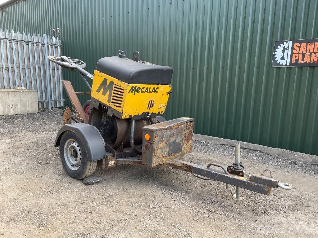 Mecalac MBR 71 Enkelt tromle
