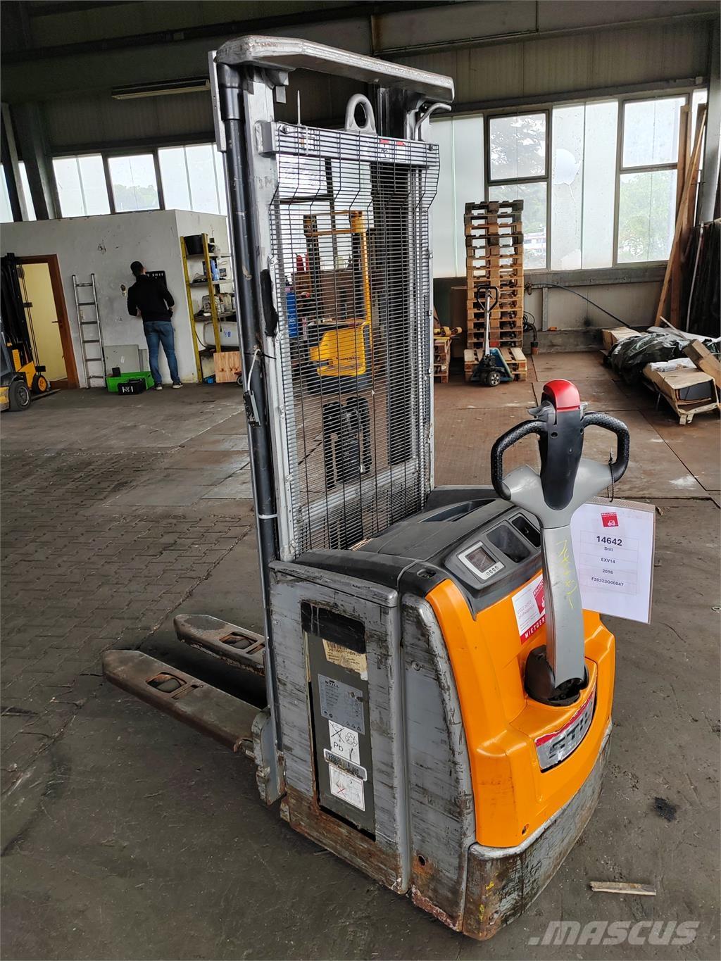 Still EXV14 Selvkørende stablere