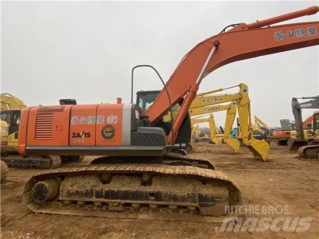 Hitachi ZX210-3 Gravemaskiner på larvebånd