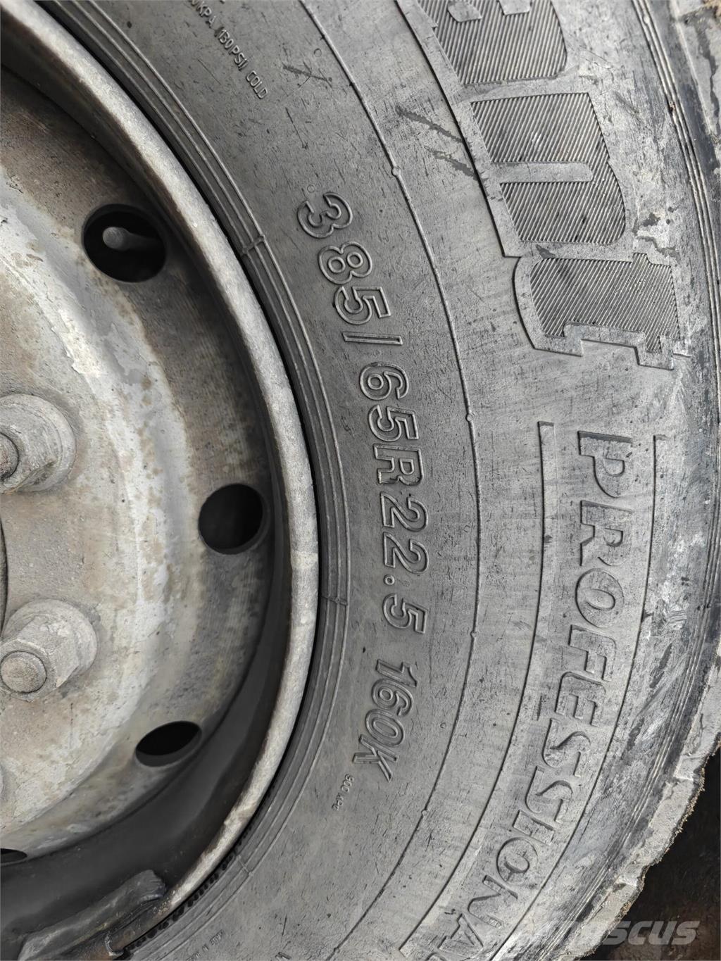 Sisu E11M Lastbiler med tip