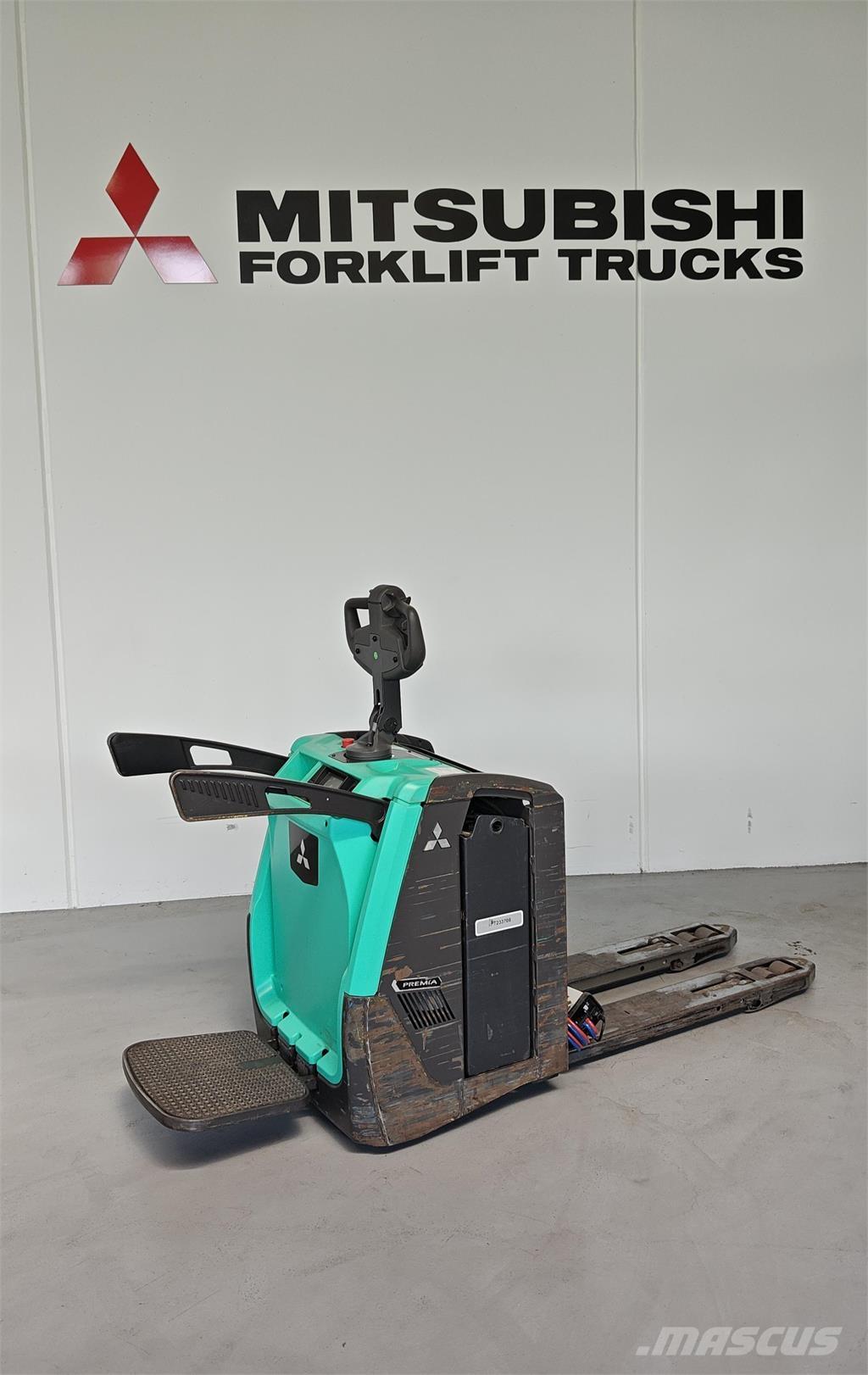 Mitsubishi PBV20N3 Platform truck