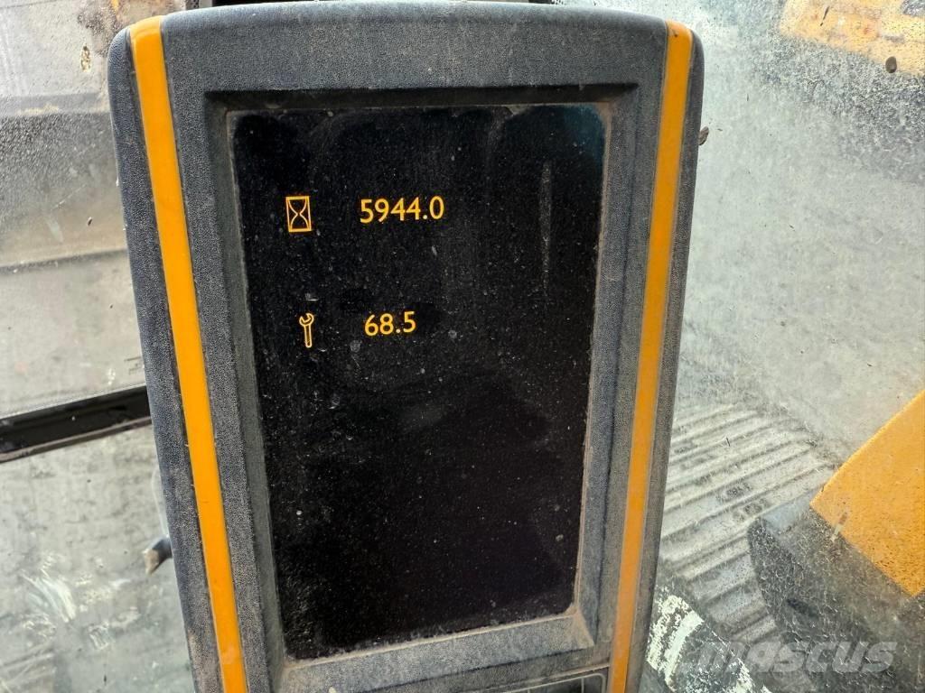 JCB JS 130 LC Gravemaskiner på larvebånd