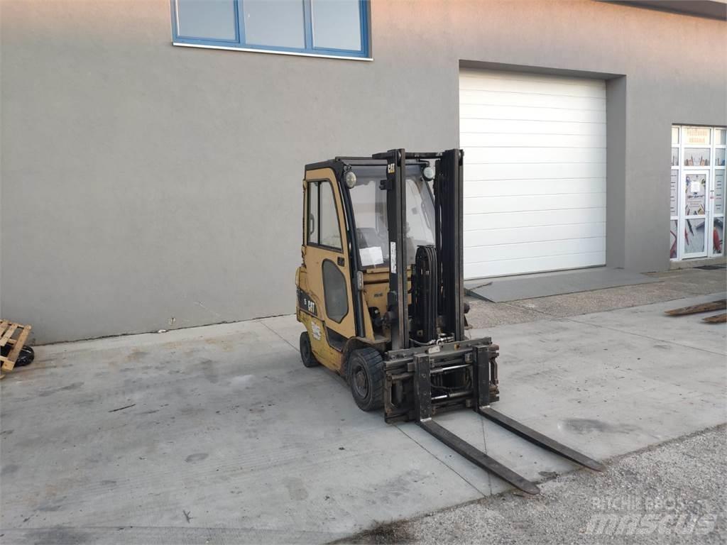 CAT GP15N LPG gaffeltrucks