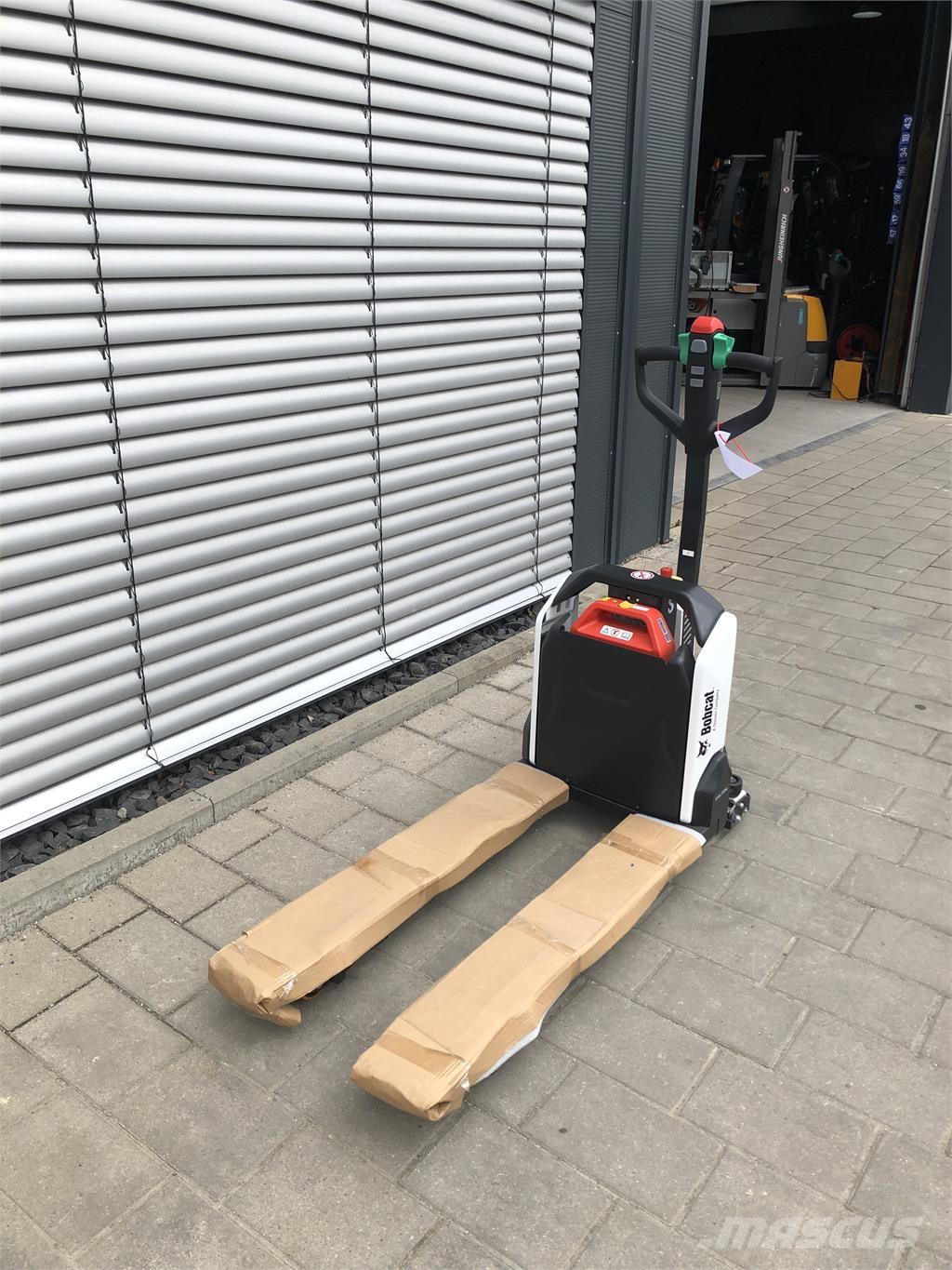 Bobcat LPM15N Gaffelstabler med gående fører