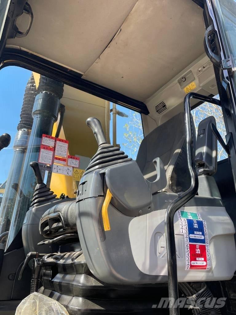 CAT 323D2 Gravemaskiner på larvebånd