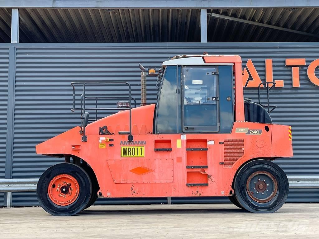 Ammann AP 240 Tromle med luftdæk