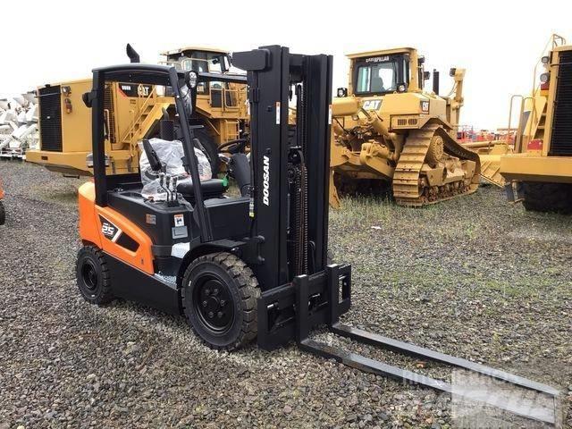 Doosan D25S-9 Diesel gaffeltrucks