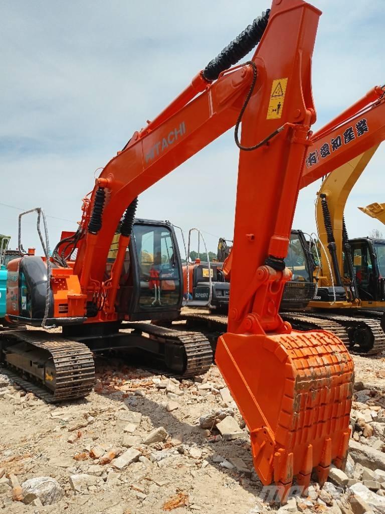 Hitachi ZX 135 Gravemaskiner på larvebånd