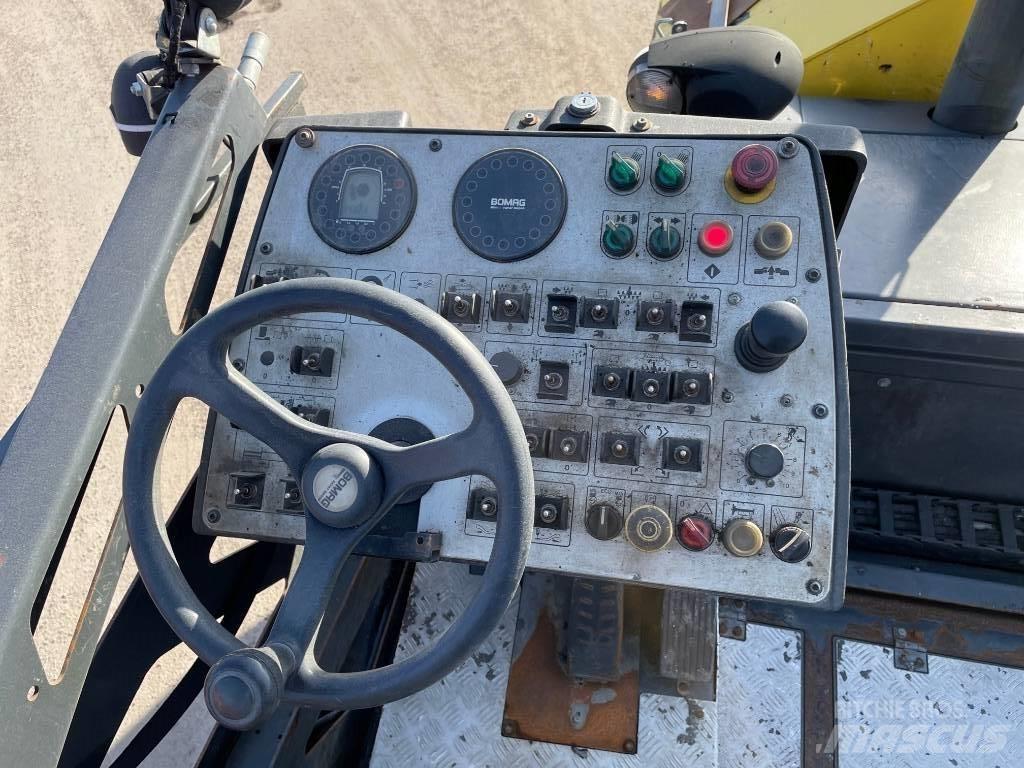 Bomag BF 300 P Asfaltudlæggere
