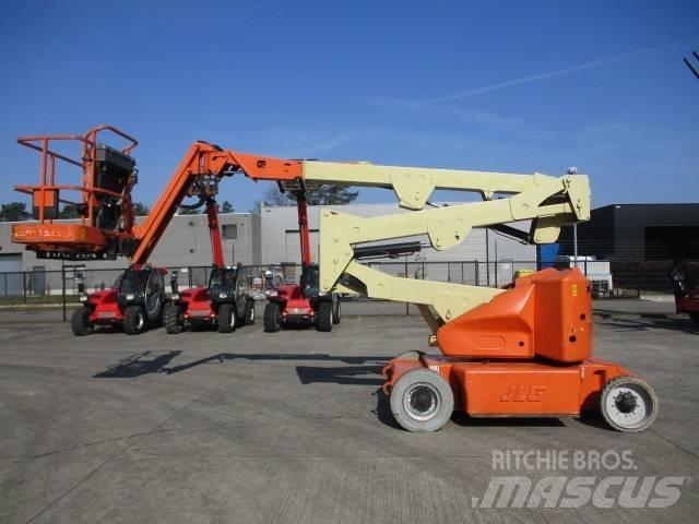 JLG E400AJP (817) Kompakte selvkørende bomlifte