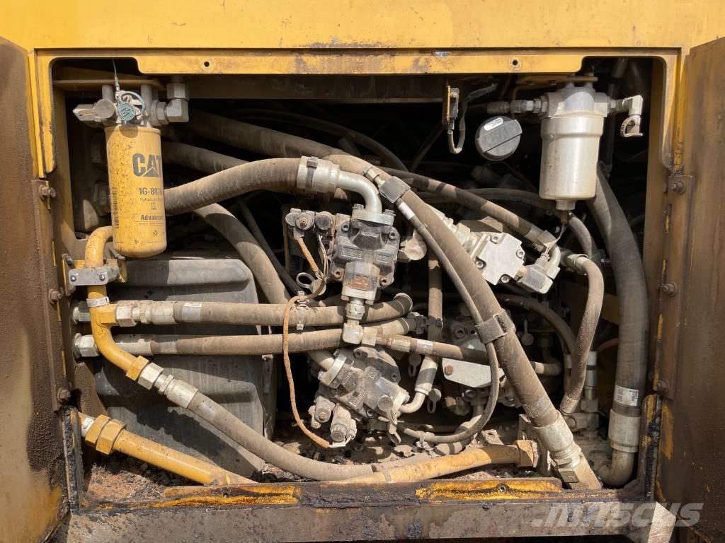 CAT AP555F Asfaltudlæggere