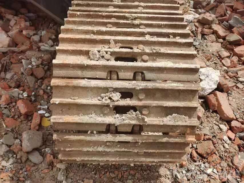 Hitachi ZX 210 Gravemaskiner på larvebånd
