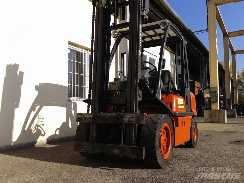 Nissan FGD09A30Q Diesel gaffeltrucks