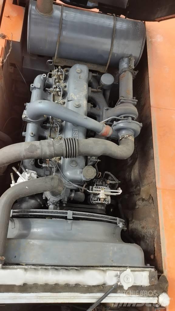 Hitachi EX 200-5 Gravemaskiner på larvebånd