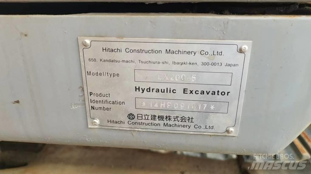 Hitachi EX 200-5 Gravemaskiner på larvebånd