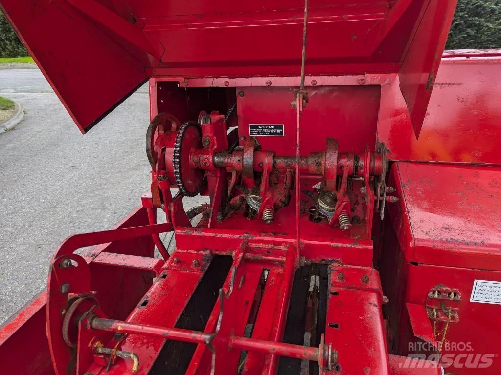 Massey Ferguson 124 Pressere til firkantede baller