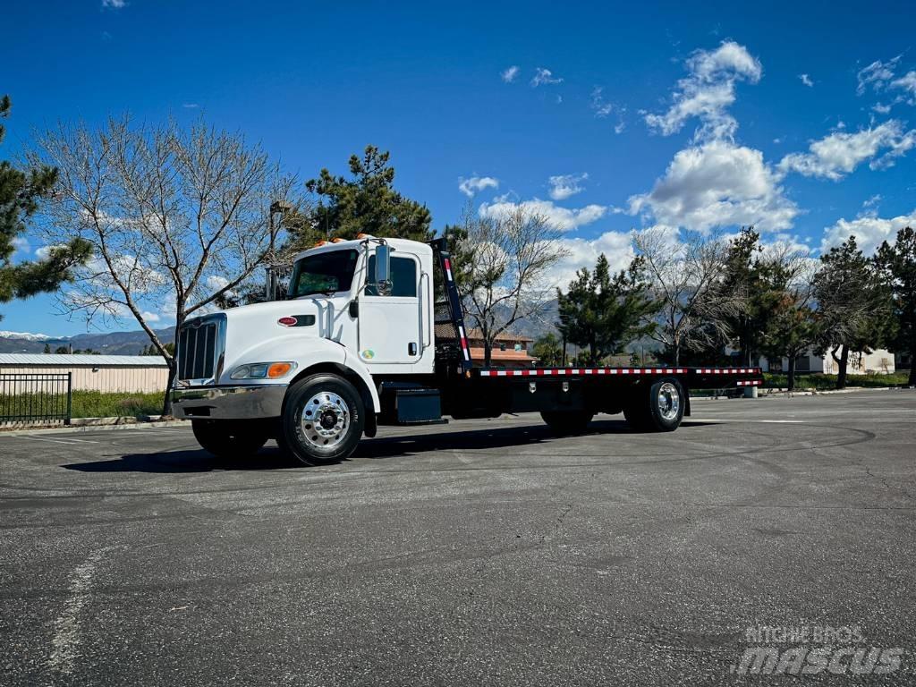 Peterbilt 337 Lastbil med lad/Flatbed