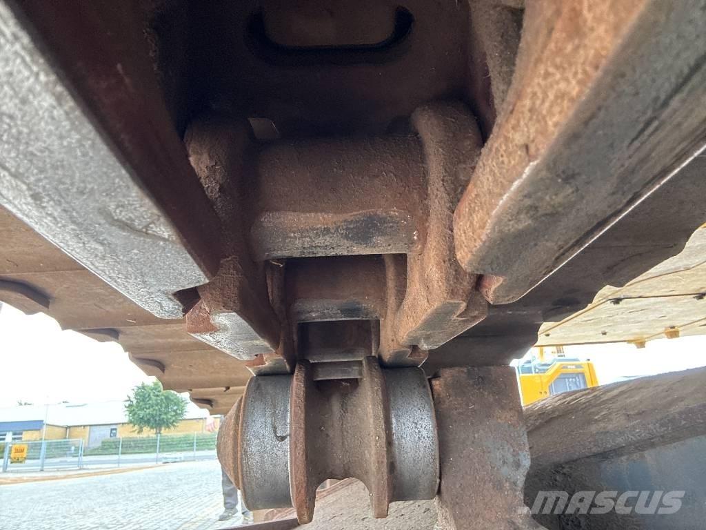 Komatsu HB215LC-1 Materialehåndteringsmaskiner