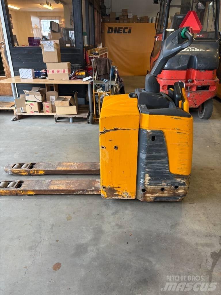 Jungheinrich ERE 225 El-palleløftere med platform