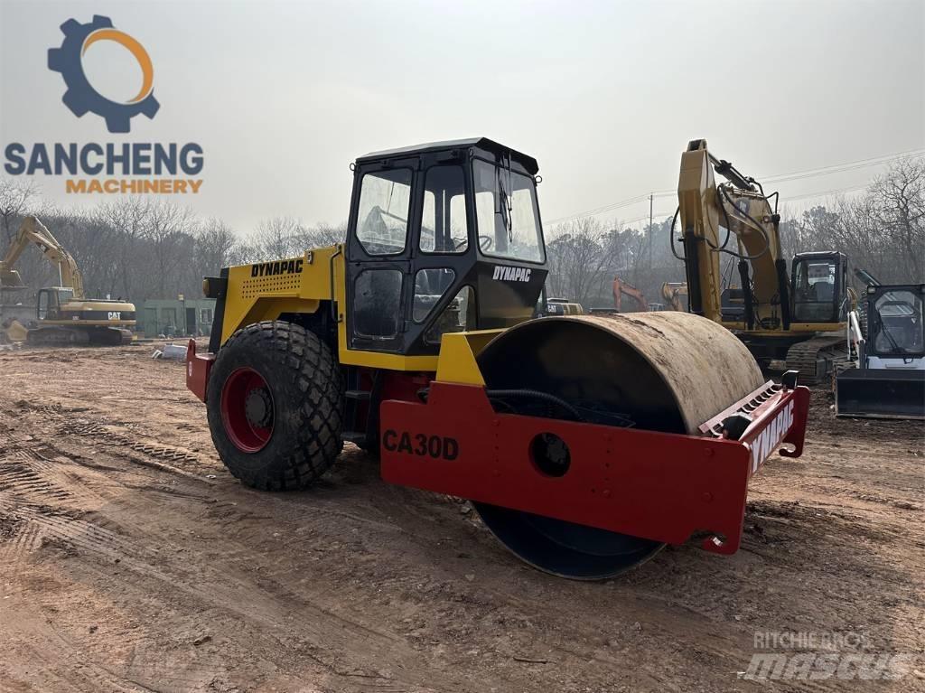 Dynapac CA30D Enkelt tromle