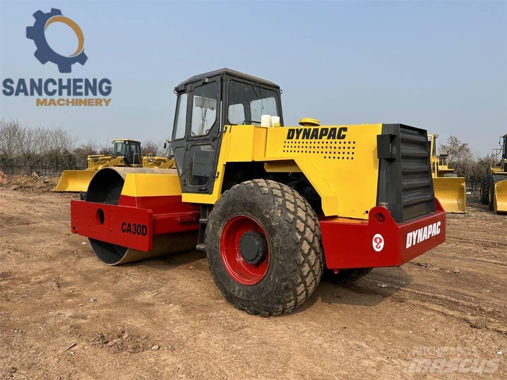 Dynapac CA30D Enkelt tromle