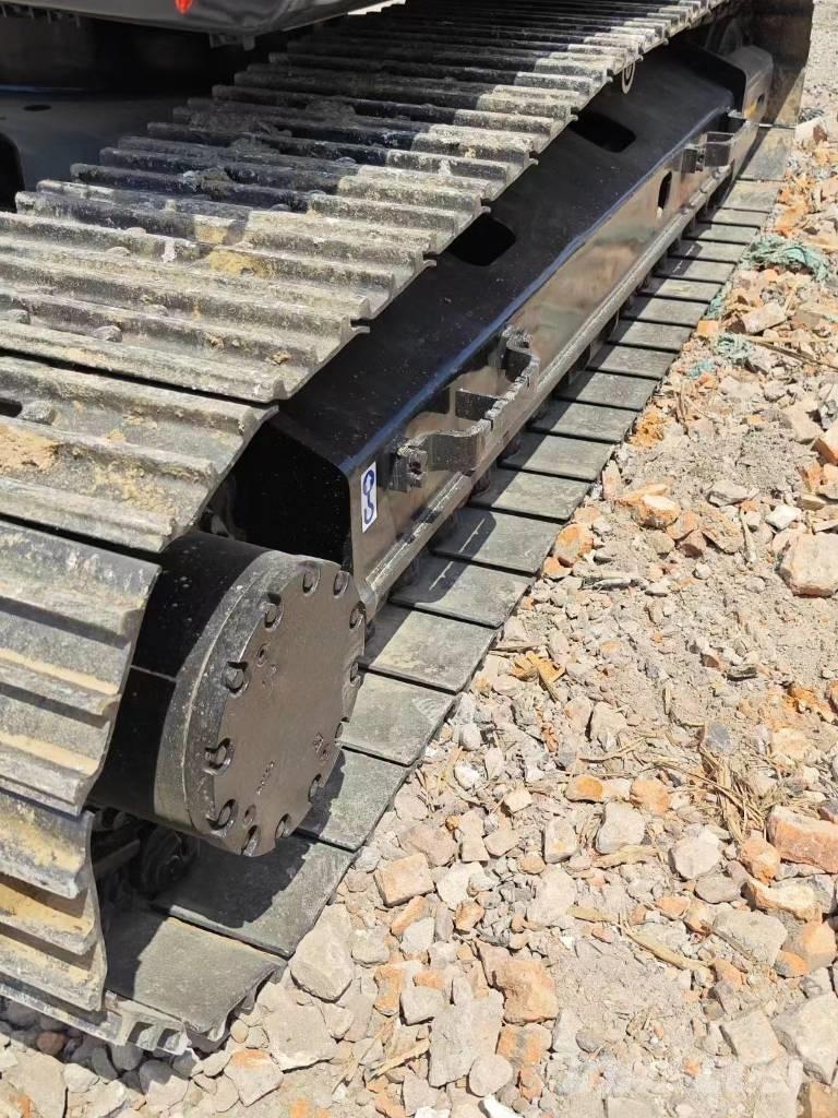 Hitachi ZX200 Gravemaskiner på larvebånd
