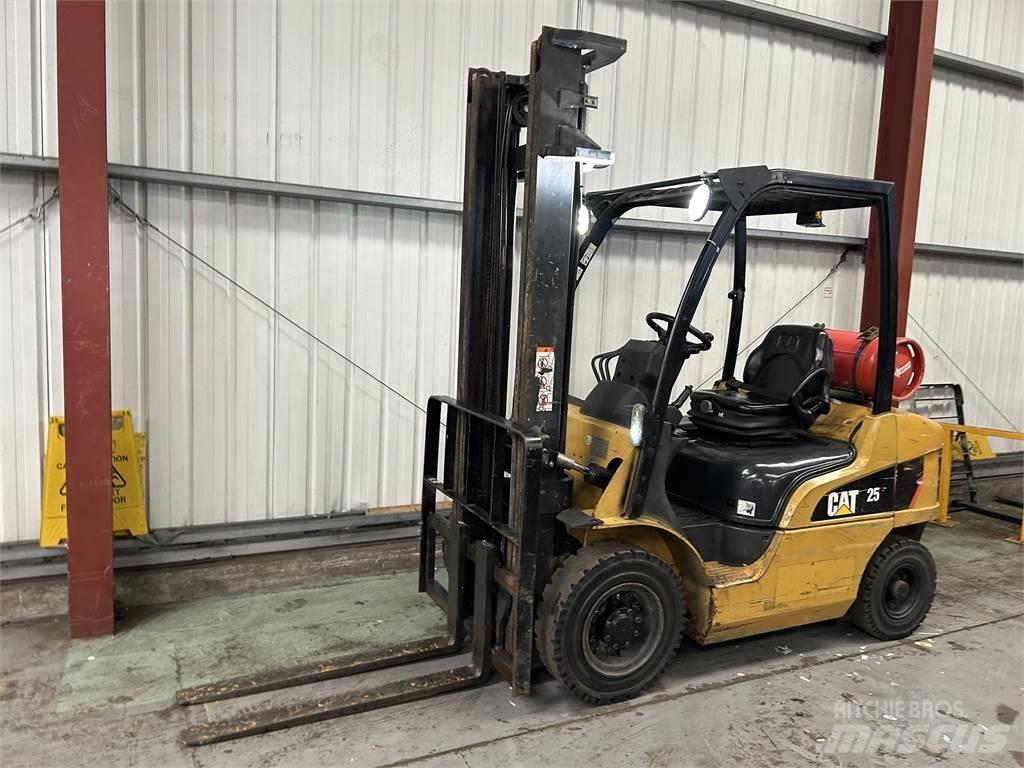 CAT GP25N LPG gaffeltrucks