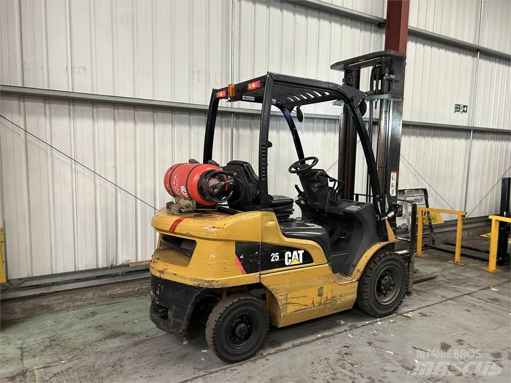 CAT GP25N LPG gaffeltrucks
