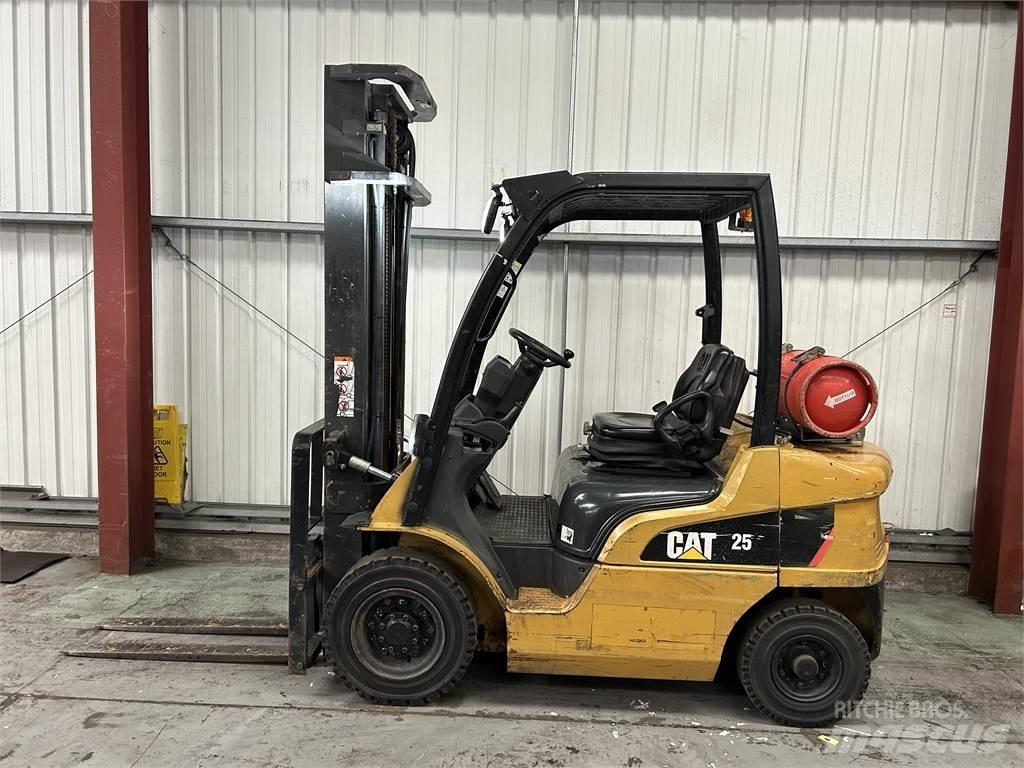 CAT GP25N LPG gaffeltrucks