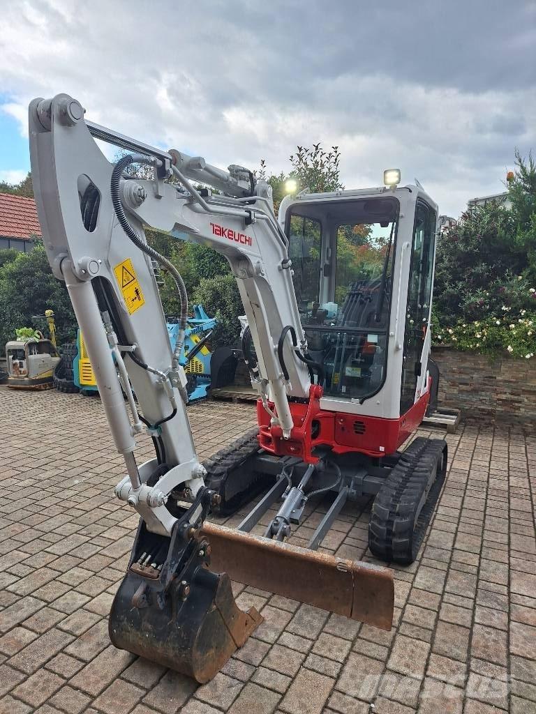 Takeuchi TB 225 Minigravemaskiner
