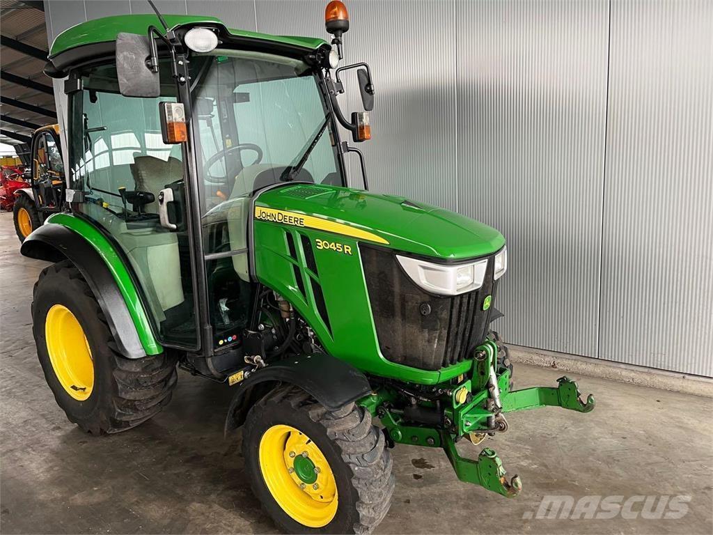 John Deere 3045 R Traktorer