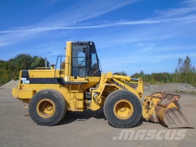 Komatsu WA 250 Læssemaskiner på hjul
