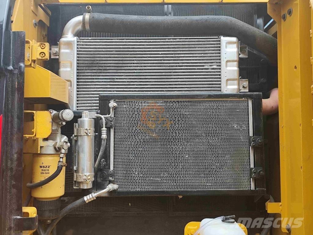 CAT 330DL Gravemaskiner på larvebånd