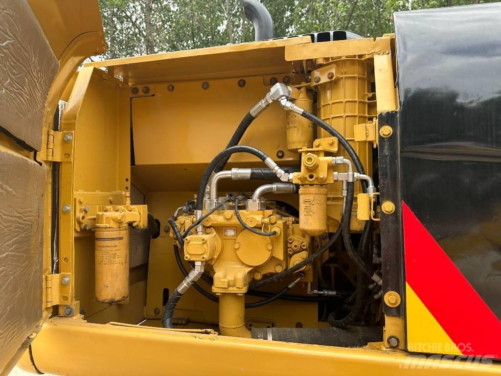 CAT 320D Gravemaskiner på larvebånd