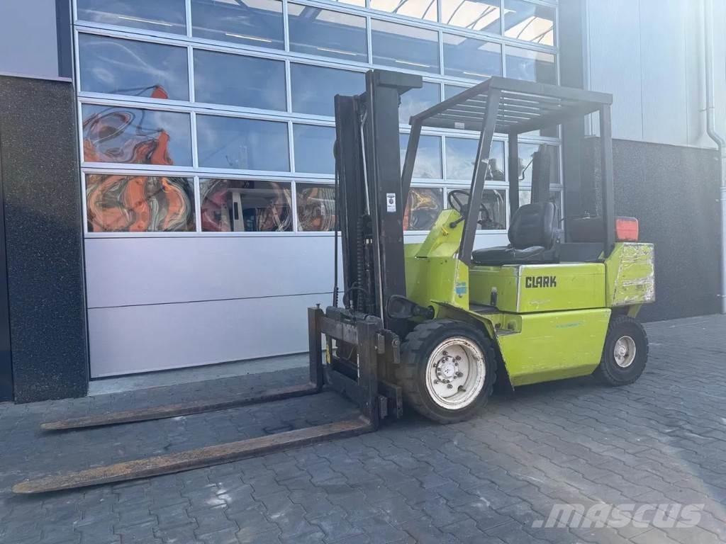 Clark DPM30N Gaffeltrucks - andre