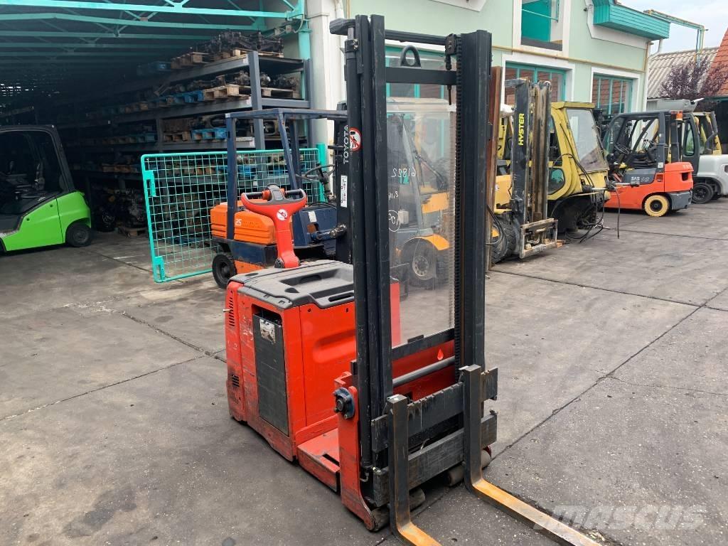 Linde L12AC V-3818 Selvkørende stablere