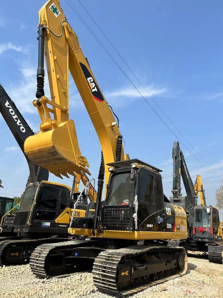 CAT 320D2 Midi-gravemaskiner 7t - 12t