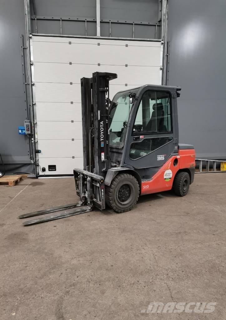 Toyota 8FDJ35F Diesel gaffeltrucks