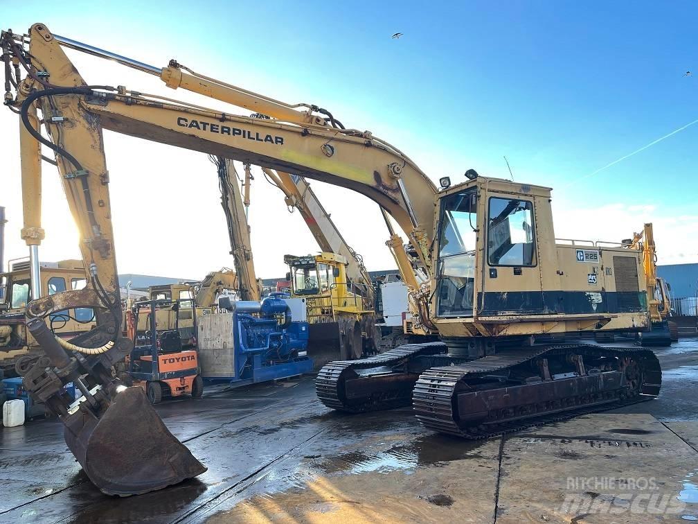 CAT 225 Gravemaskiner på larvebånd