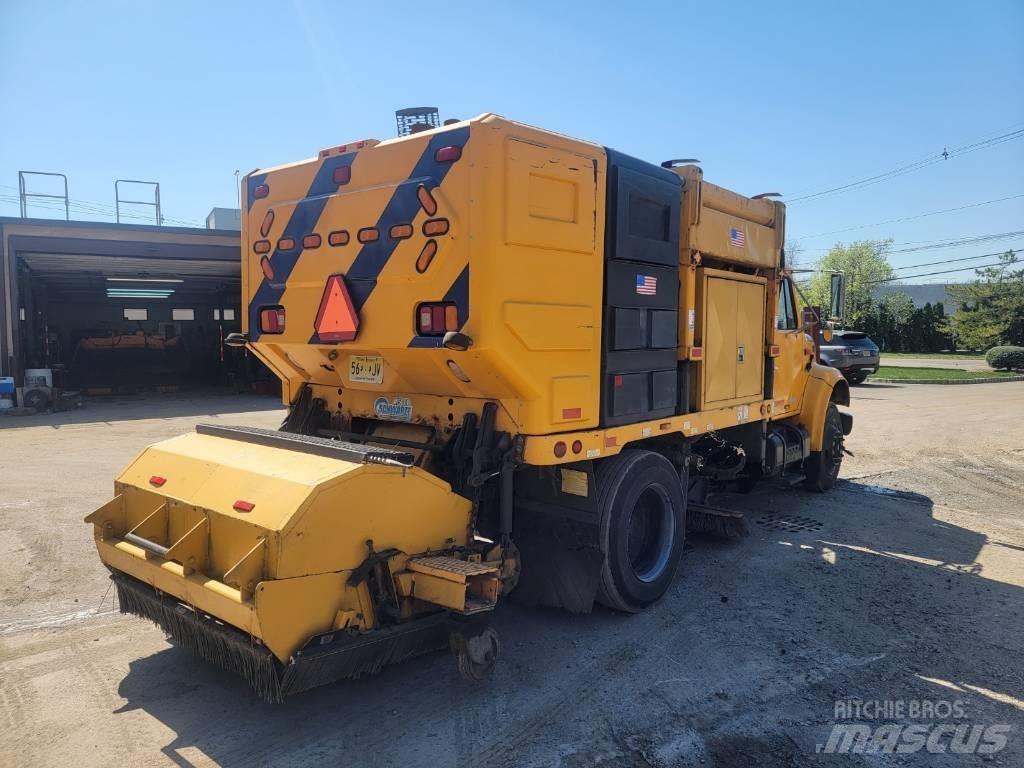 International 4700 Fejebiler