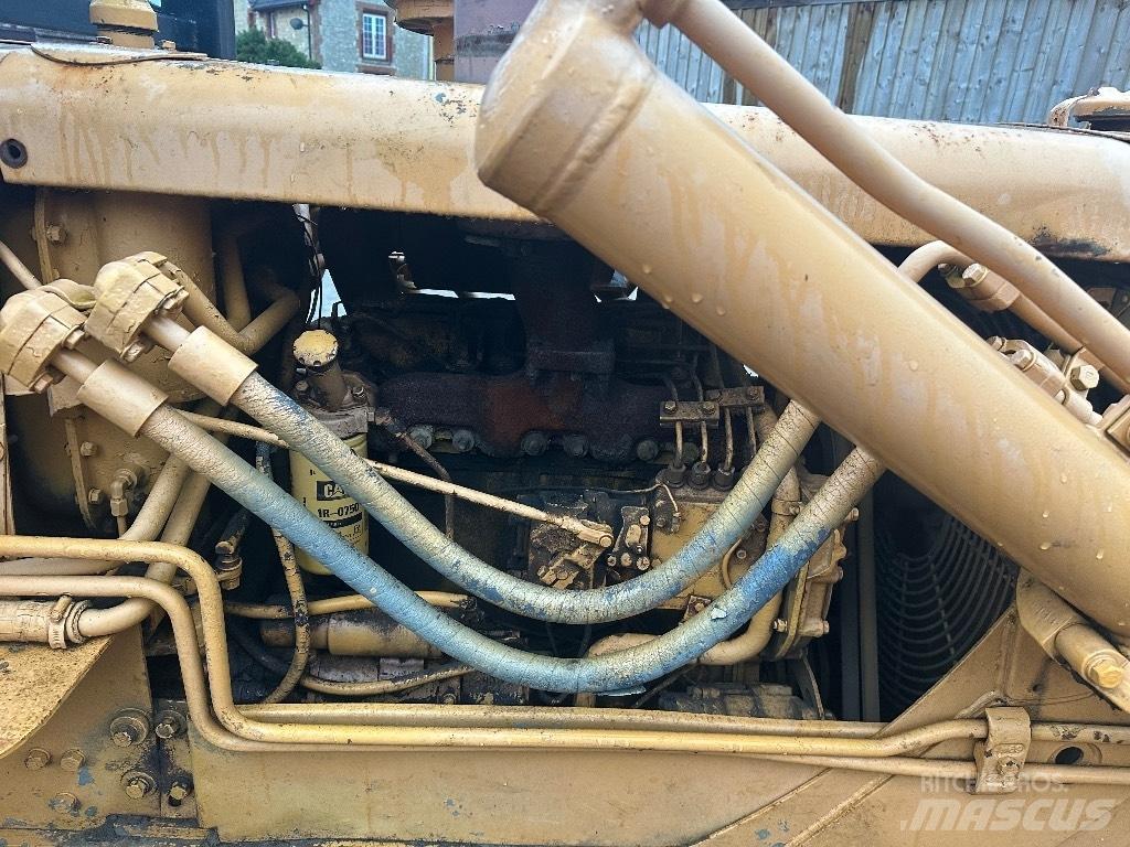 CAT D 4 D Bulldozer på larvebånd