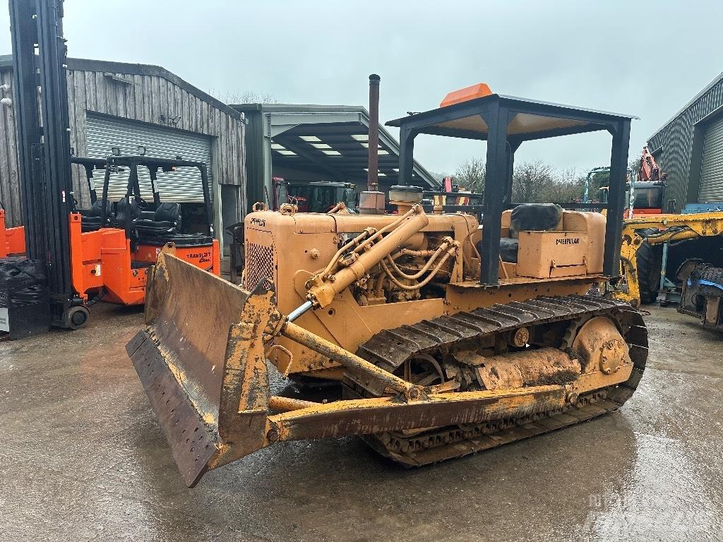 CAT D 4 D Bulldozer på larvebånd