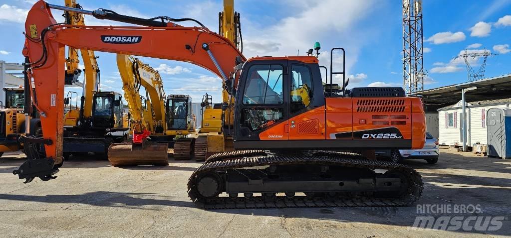 Doosan DX 225 Gravemaskiner på larvebånd
