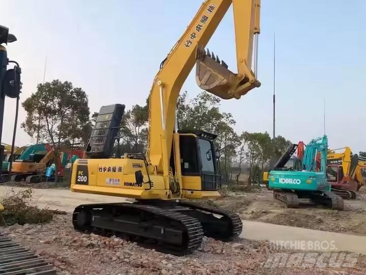 Komatsu PC200-8 Gravemaskiner på larvebånd