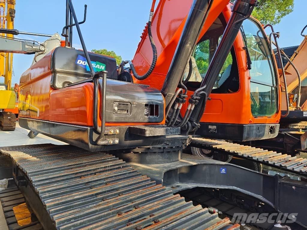 Doosan DX 225 LC Gravemaskiner på larvebånd