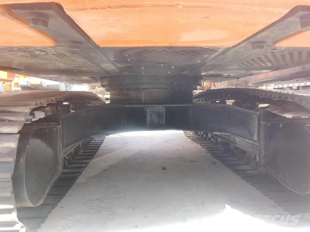 Hitachi ZX 210 Gravemaskiner på larvebånd