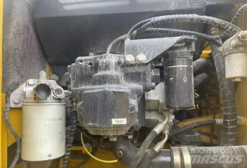 Komatsu 220-8K Gravemaskiner på larvebånd