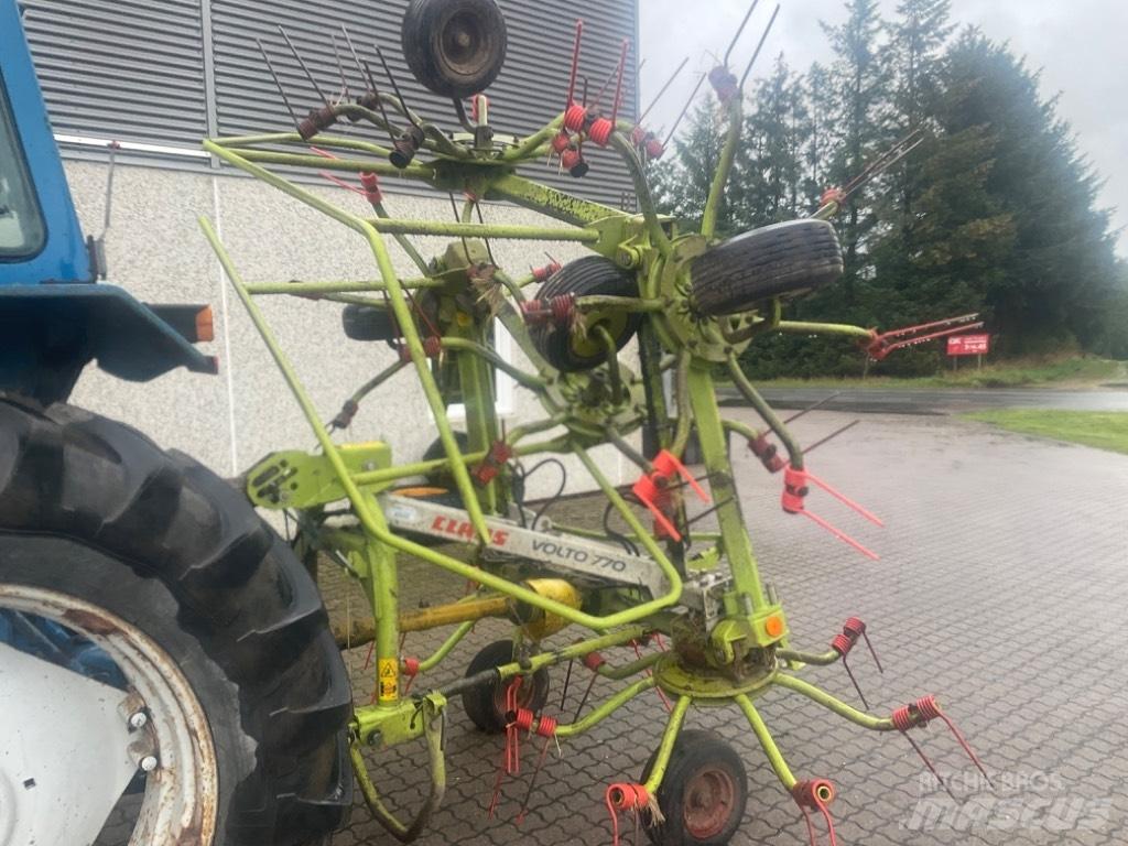 CLAAS Volto 770 River og høvendere