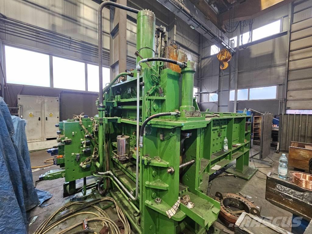  Henschel 30 x 30 Ballepressere til industri